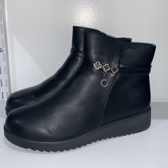 3 CLOVER BLACK BOOTS - Picture 6 of 10